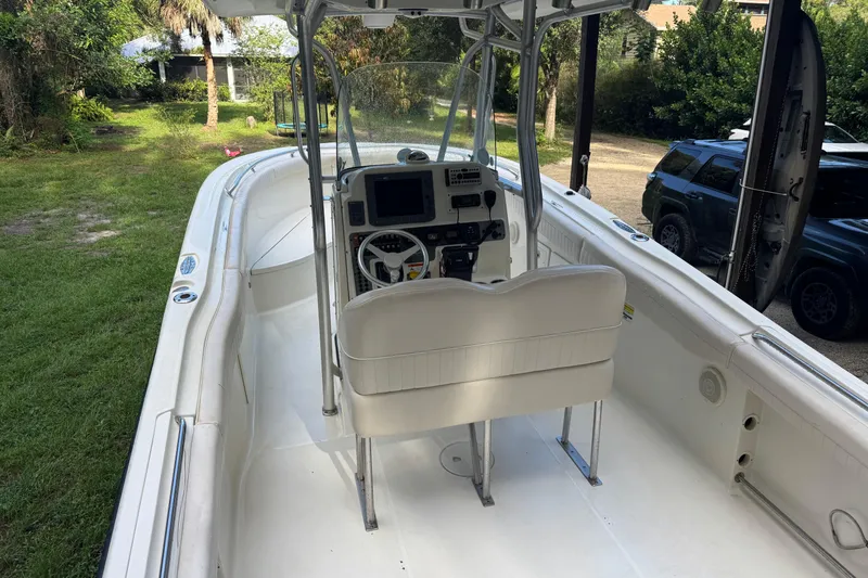 Slide: The Image of 2007 Hydra-Sports Vector 2500 CC boat interior with steering console and seating. - 6