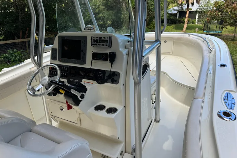 Slide: The Image of 2007 Hydra-Sports Vector 2500 CC boat interior with steering console and seating. - 11