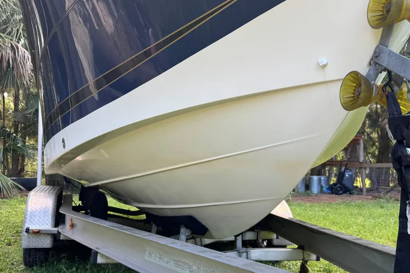 Slide: The Image of 2007 Hydra-Sports Vector 2500 CC boat on trailer, side view. - 7