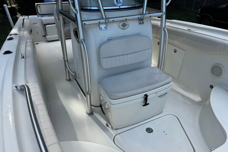 Slide: The Image of 2007 Hydra-Sports Vector 2500 CC boat interior with seating and storage. - 18