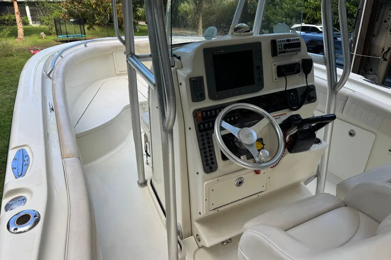 Slide: The Image of 2007 Hydra-Sports Vector 2500 CC boat interior with steering console and navigation equipment. - 10