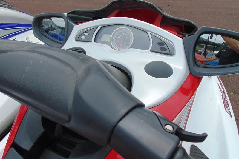 Slide: The Image of 2006 Yamaha WaveRunner FX dashboard and handlebars, featuring mirrors and speedometer. - 4