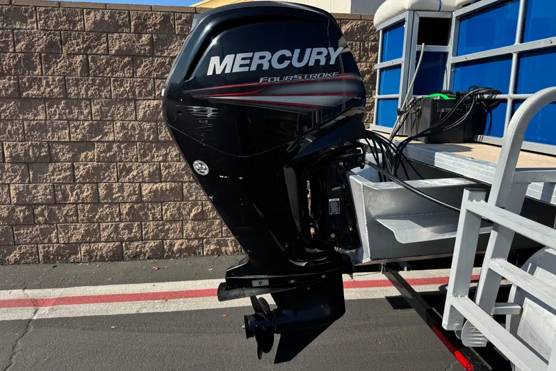 Slide: The Image of 2014 Bentley Pontoons Encore 240 Cruise with Mercury FourStroke engine. - 7