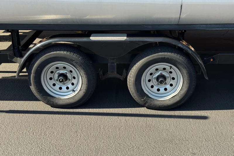 Slide: The Image of Trailer wheels of a 2014 Bentley Pontoons Encore 240 Cruise on asphalt. - 23