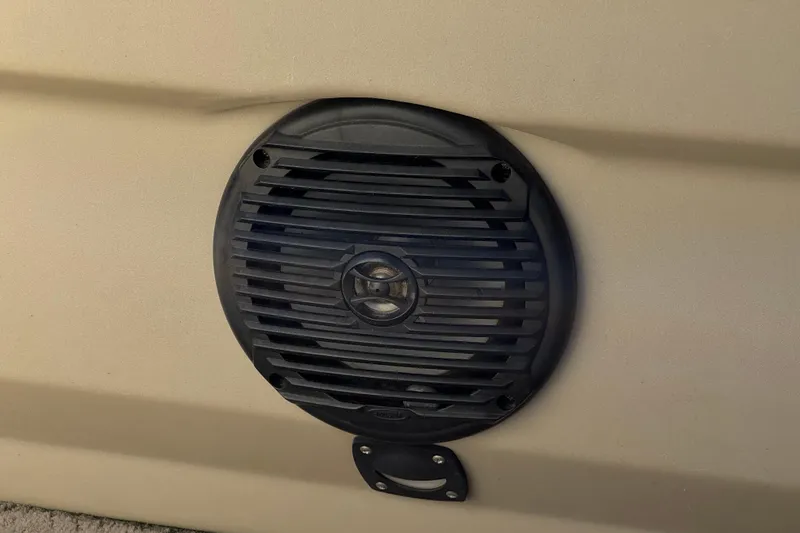 Slide: The Image of Speaker on 2014 Bentley Pontoons Encore 240 Cruise boat. - 19