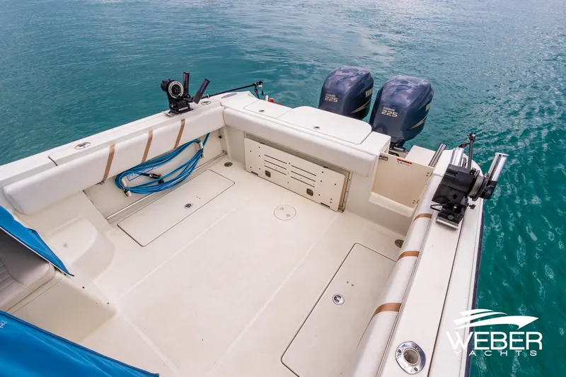 Slide: The Image of 2004 Hydra-Sports Vector 2800 WA boat with twin Yamaha 225 engines on clear water. - 6