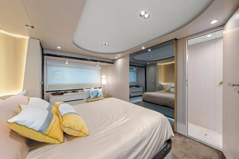 Slide: The Image of Azimut Fly 78 2020 - 86