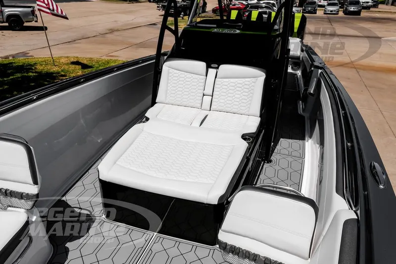 Slide: The Image of Nor-Tech 390 Sport 2024 - 34