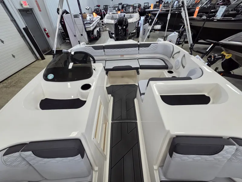 Slide: The Image of Bayliner 170 ELEMENT M17 2026 - 9