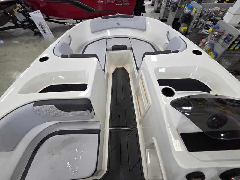 Slide: The Image of Bayliner 170 ELEMENT M17 2026 - 14