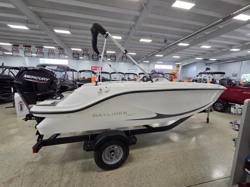 Slide: The Image of Bayliner 170 ELEMENT M17 2026 - 2