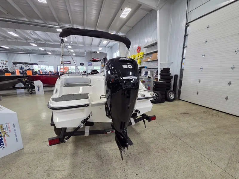 Slide: The Image of Bayliner 170 ELEMENT M17 2026 - 5