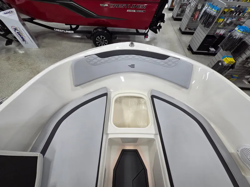 Slide: The Image of Bayliner 170 ELEMENT M17 2026 - 17