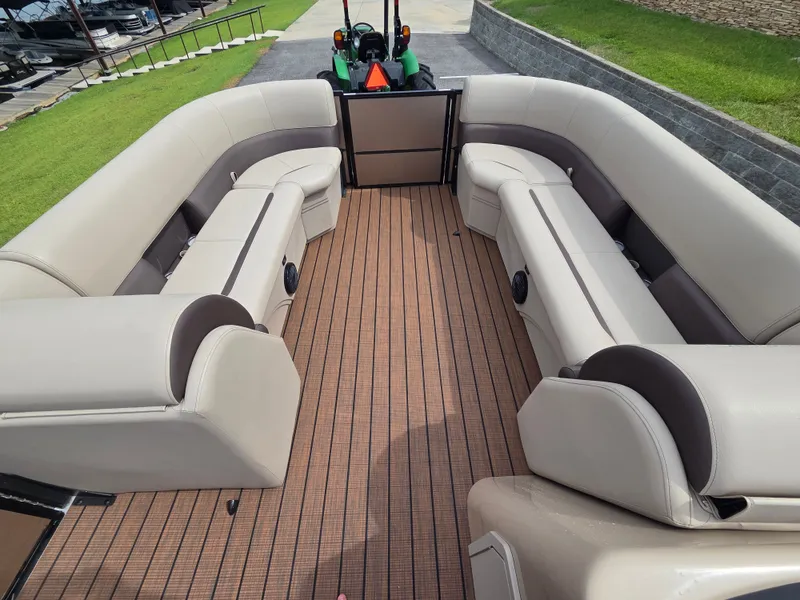 Slide: The Image of Bentley Pontoons Legacy Navigator 243 2024 - 1