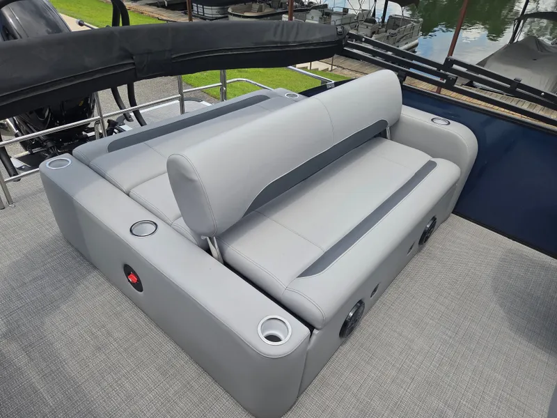 Slide: The Image of Bentley Pontoons Legacy 223 Swingback 3/4 Tube 2026 - 6