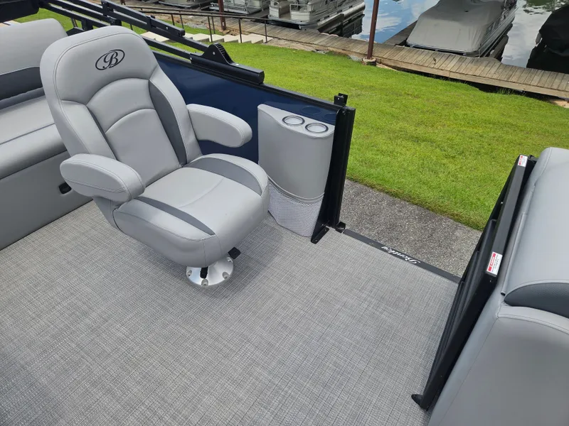 Slide: The Image of Bentley Pontoons Legacy 223 Swingback 3/4 Tube 2026 - 8