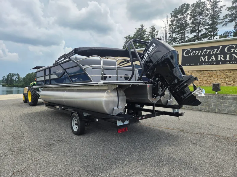 Slide: The Image of Bentley Pontoons Legacy 223 Swingback 3/4 Tube 2026 - 2
