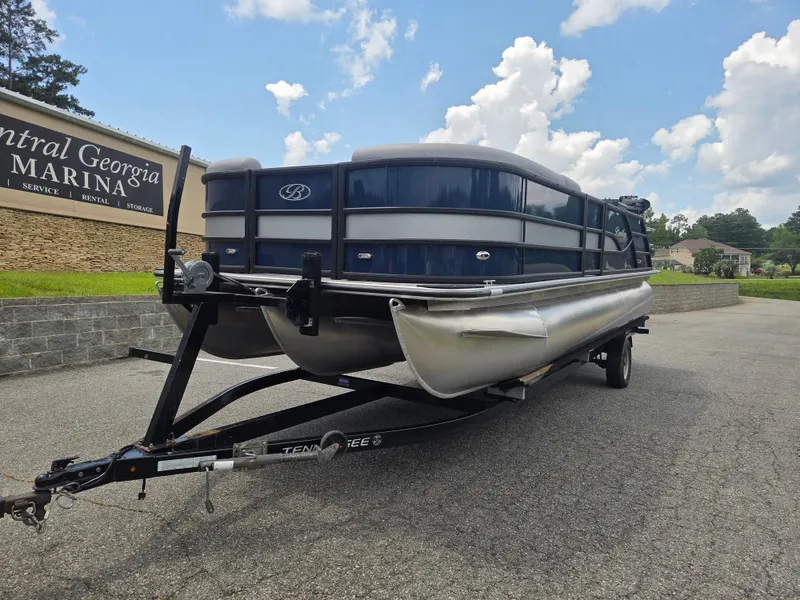 Slide: The Image of Bentley Pontoons Legacy 223 Swingback 3/4 Tube 2026 - 1