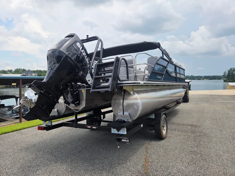 Slide: The Image of Bentley Pontoons Legacy 223 Swingback 3/4 Tube 2026 - 3