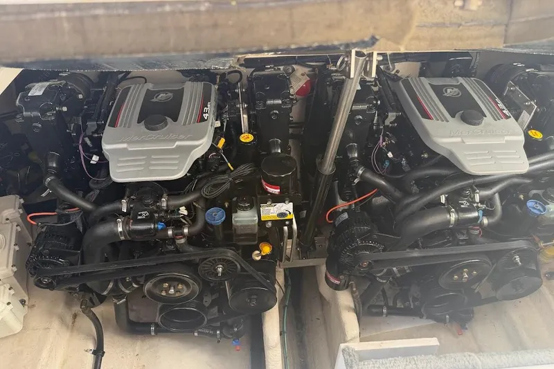 Slide: The Image of Twin MerCruiser engines in a 2008 Sea Ray Sundancer 280 boat. - 25