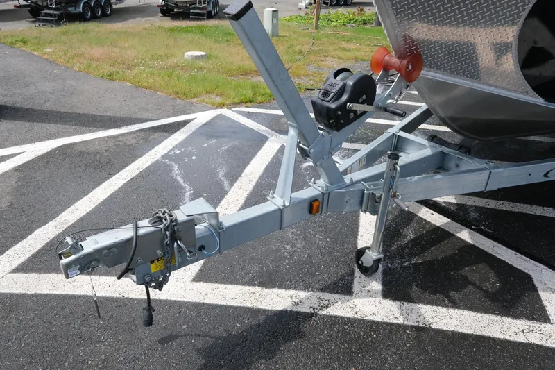 Slide: The Image of Trailer hitch of 2022 Hewescraft 210 Sea Runner ET Hardtop on asphalt. - 25
