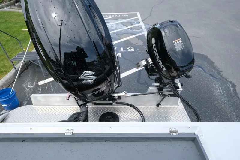 Slide: The Image of Outboard motors on a 2022 Hewescraft 210 Sea Runner ET Hardtop boat. - 26