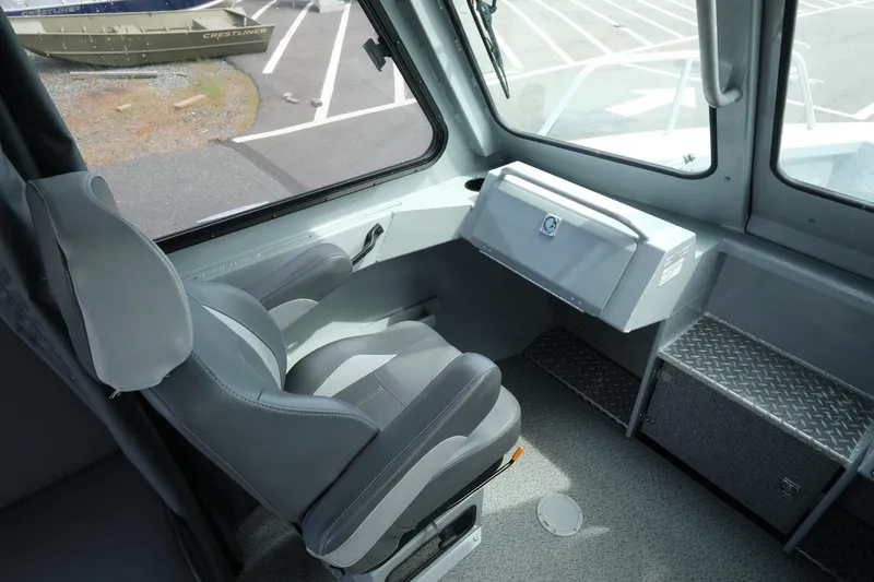 Slide: The Image of 2022 Hewescraft 210 Sea Runner ET Hardtop interior with captain's chair and dashboard. - 22