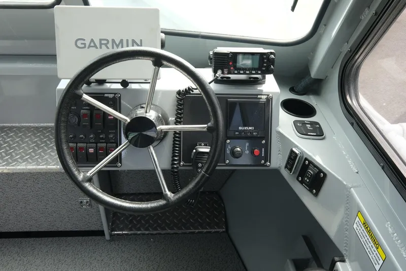 Slide: The Image of Steering console of 2022 Hewescraft 210 Sea Runner ET Hardtop with Garmin navigation system. - 20