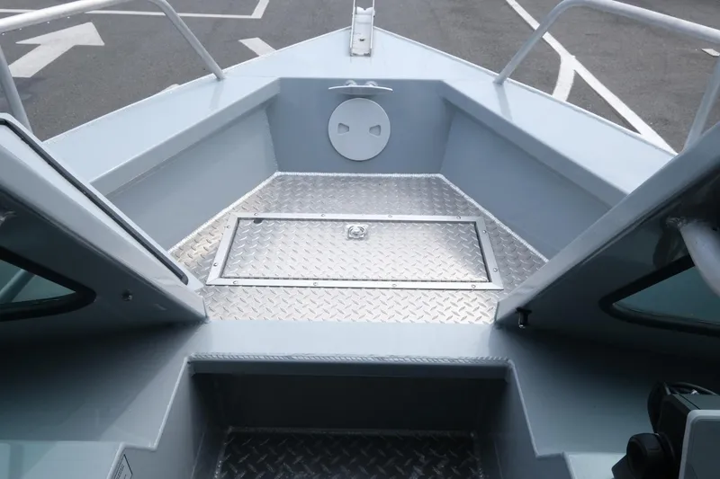 Slide: The Image of 2022 Hewescraft 210 Sea Runner ET Hardtop boat interior with diamond plate flooring. - 21