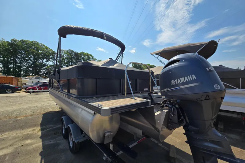 Slide: The Image of 2016 Manitou 23 Oasis SR pontoon boat with Yamaha 150 engine, parked outdoors. - 5