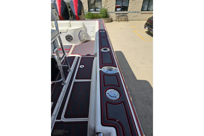 Slide: The Image of 2005 Fountain 34 Sportfish CC Open Bow, featuring sleek deck design and modern seating. - 89