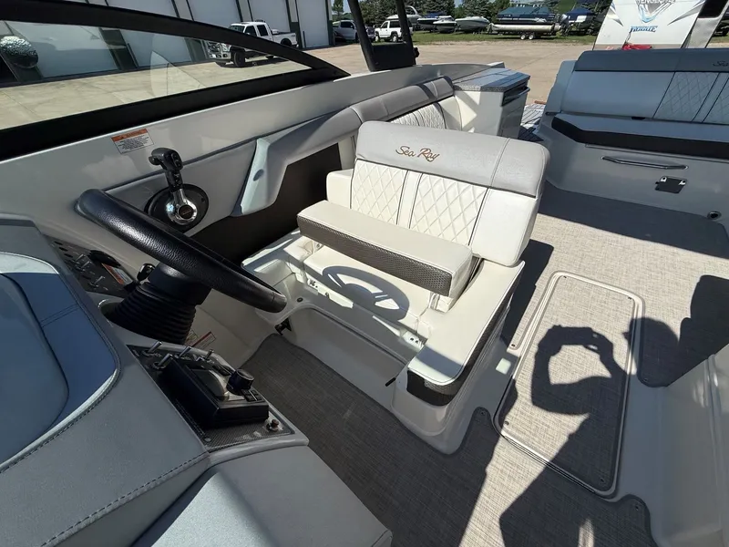 Slide: The Image of The image shows the helm of a 2017 Sea Ray SDX 290 boat with a comfortable seat. - 15