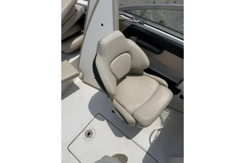 Slide: The Image of 2018 Chaparral 21 H2O Ski & Fish OB boat seat, beige leather, interior view. - 6