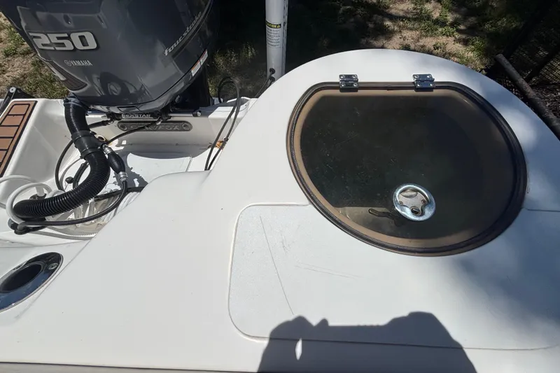 Slide: The Image of 2016 Sea Fox 249 Avenger boat with Yamaha 250 engine, featuring a livewell. - 81