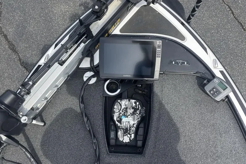 Slide: The Image of Nitro Z19 Pro 2018 boat dashboard with Garmin display and control panel. - 14