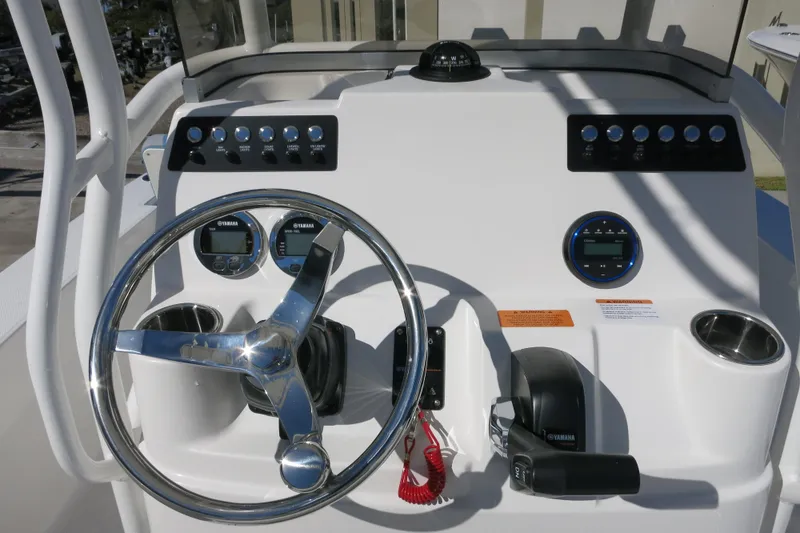 Slide: The Image of Steering console of 2026 Robalo 206 Cayman boat with Yamaha controls and gauges. - 19