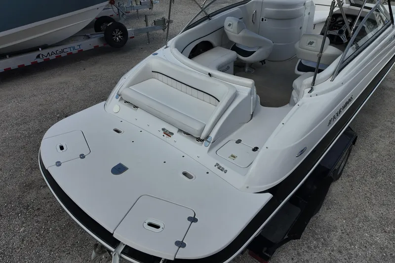 Slide: The Image of 2009 Four Winns F224 boat with spacious seating and sleek design. - 4
