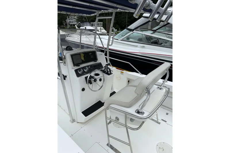 Slide: The Image of 2001 Boston Whaler 21 Outrage boat cockpit with steering wheel and seating. - 7