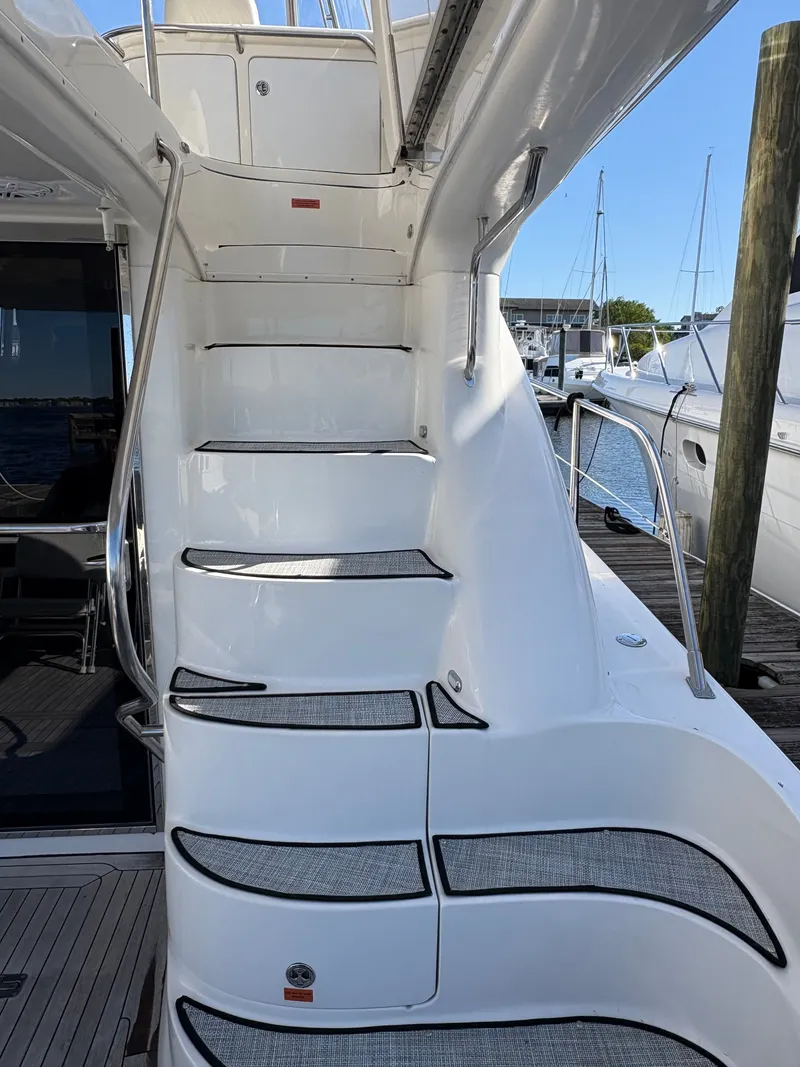 Slide: The Image of The stairs of a 2000 Sea Ray 560 Sedan Bridge lead to the upper deck. - 17
