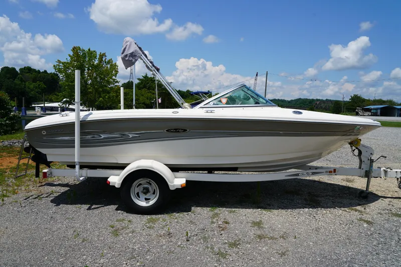 The Image of Sea Ray 185 Sport 2005 - undefined