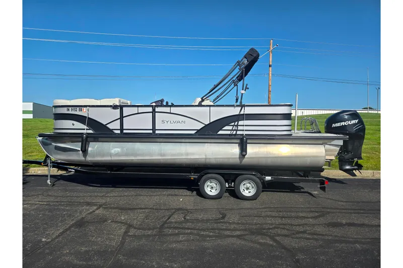 Slide: The Image of 2018 Sylvan Mirage Cruise 8522 LZ LE pontoon boat on trailer, side view. - 4