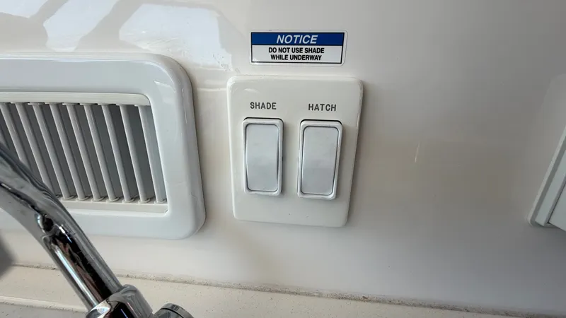 Slide: The Image of Sea Ray Sundancer 320 Outboard 2024 - 5