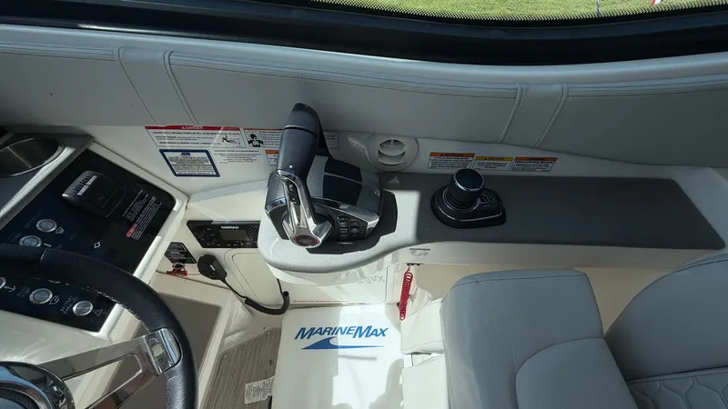 Slide: The Image of Sea Ray Sundancer 320 Outboard 2024 - 14