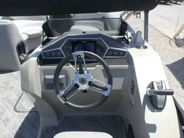 Slide: The Image of The image shows the helm of a 2019 Manitou Encore 25 SR SHP with a modern steering wheel and instruments. - 36