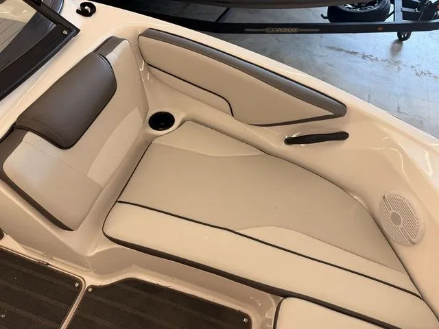 Slide: The Image of Yamaha AR190 2025 - 23