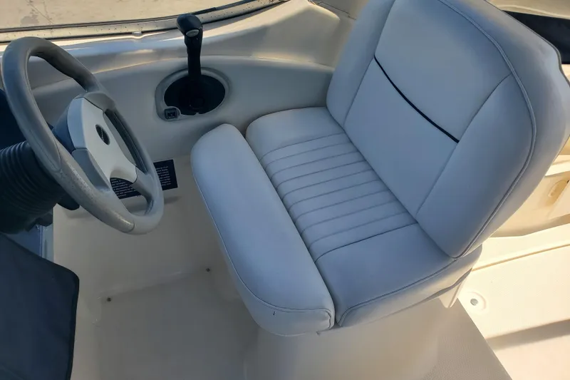 Slide: The Image of Captain's seat and steering wheel of a 2004 Bayliner 285 boat. - 18