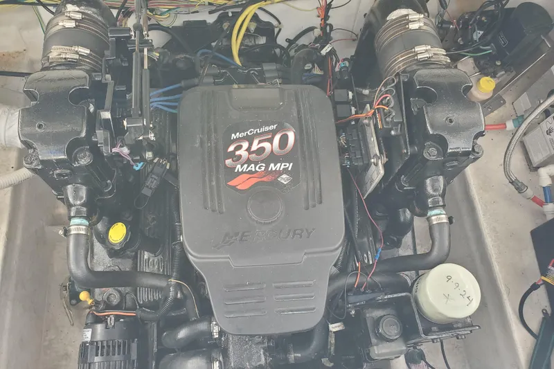 Slide: The Image of MerCruiser 350 MAG MPI engine in a 2004 Bayliner 285 boat, detailed view. - 27