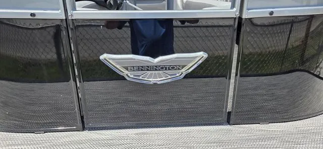 Slide: The Image of Bennington 25 RXSBA 2020 with a shiny logo on the front of the boat. - 17