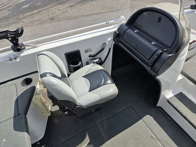 Slide: The Image of A 2003 Stratos 21 MSX featuring a cushioned seat and a dashboard with a windshield. - 14