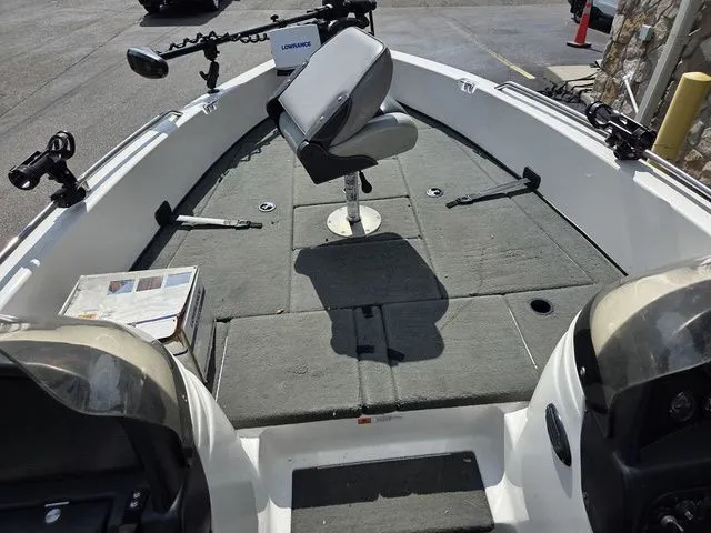 Slide: The Image of The image shows the deck of a 2003 Stratos 21 MSX boat with a central seat. - 22